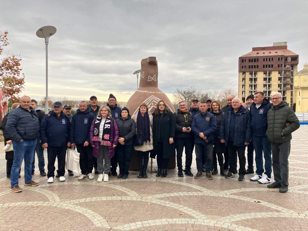 Predstavnici Općine Sv. Petar Orehovec u Vukovaru, izvor fotografije: arhiva Općine Sv. Petar Orehovec